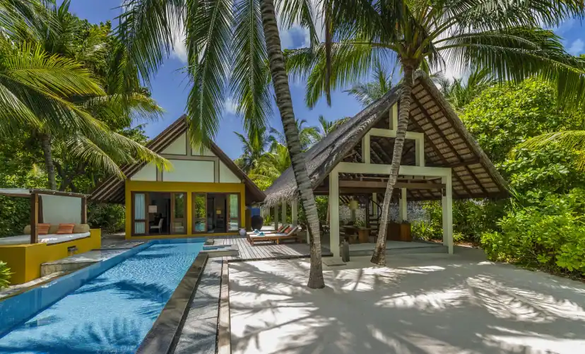 Four Seasons Resort Maldives at Landaa Giraavaru 1
